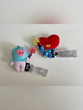 BT21 MINI PLUSH MANG & TATA FIGURINE W/ LASER GUNS HOT TOPIC COLLECTOR ITEM